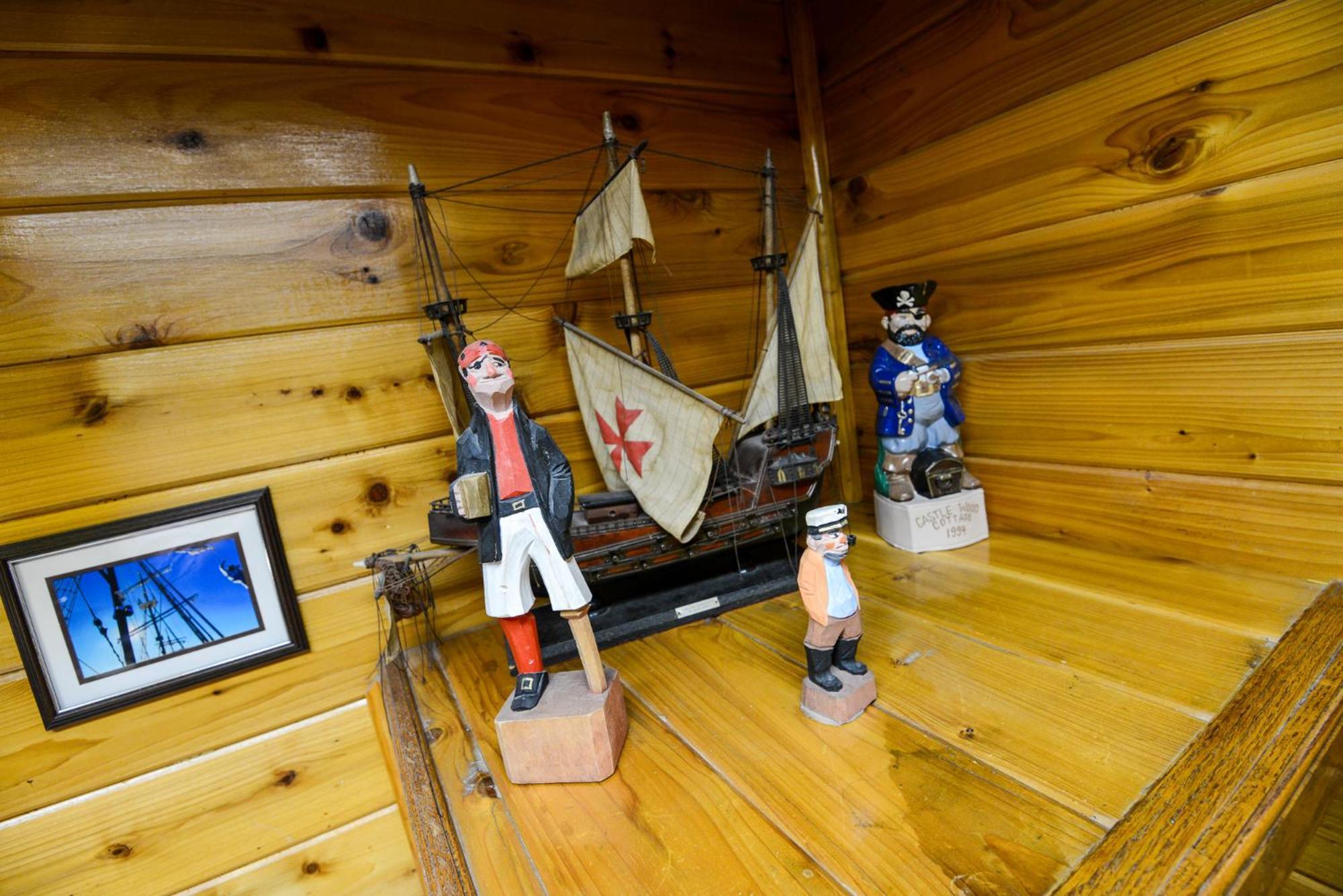 Castle Wood Theme Cottages- Couples Only Big Bear Lake Exterior photo