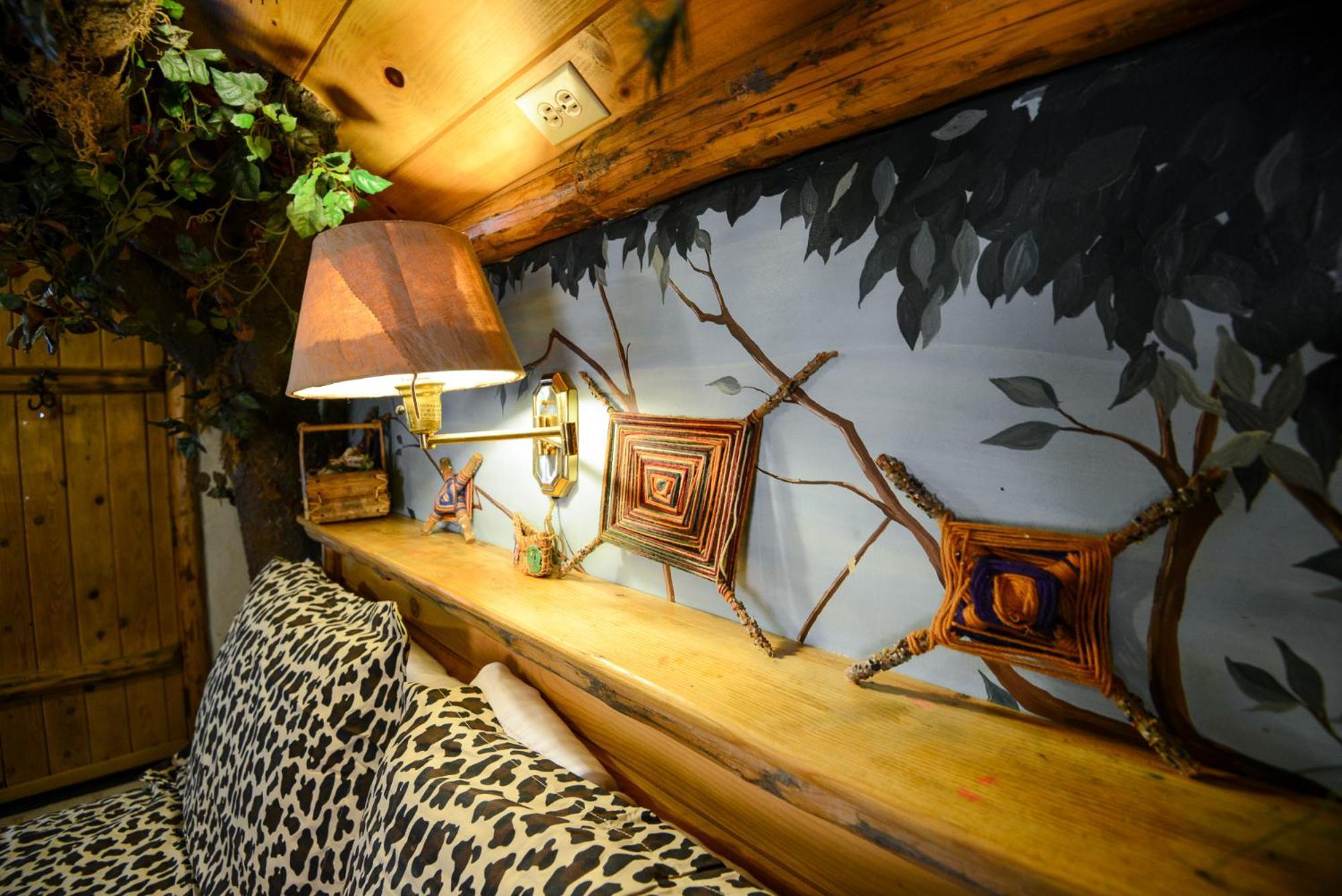Castle Wood Theme Cottages- Couples Only Big Bear Lake Exterior photo