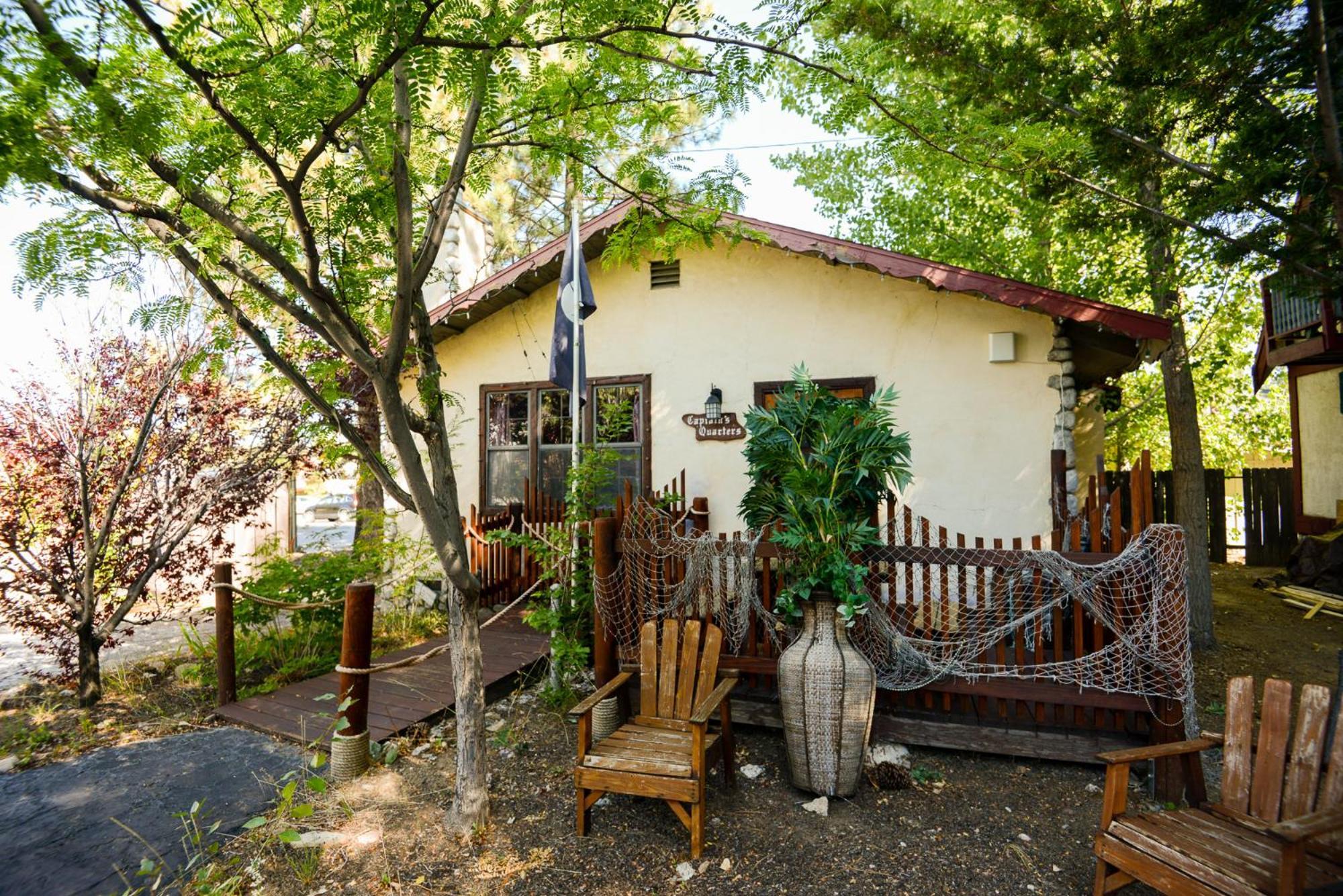 Castle Wood Theme Cottages- Couples Only Big Bear Lake Exterior photo