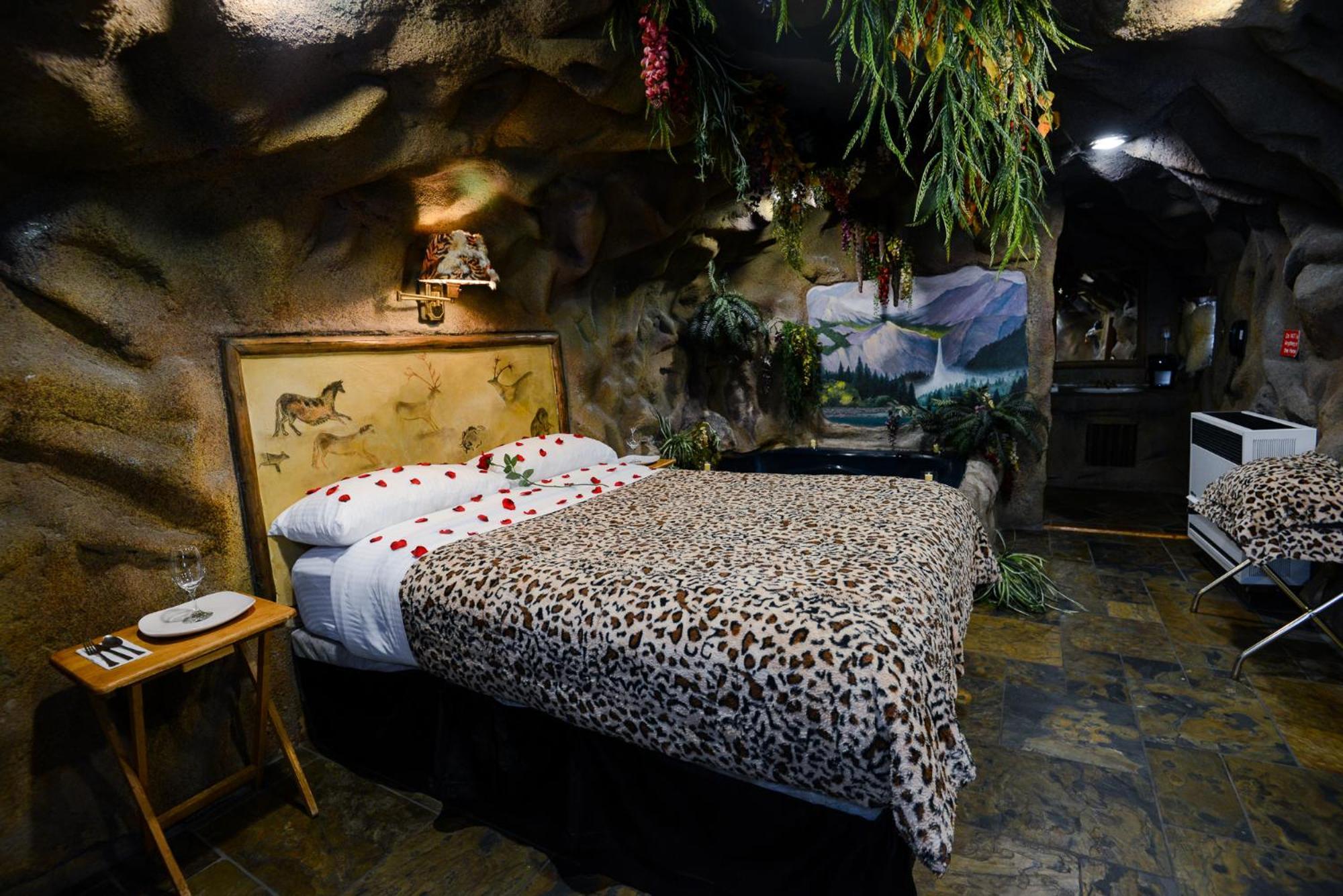 Castle Wood Theme Cottages- Couples Only Big Bear Lake Exterior photo