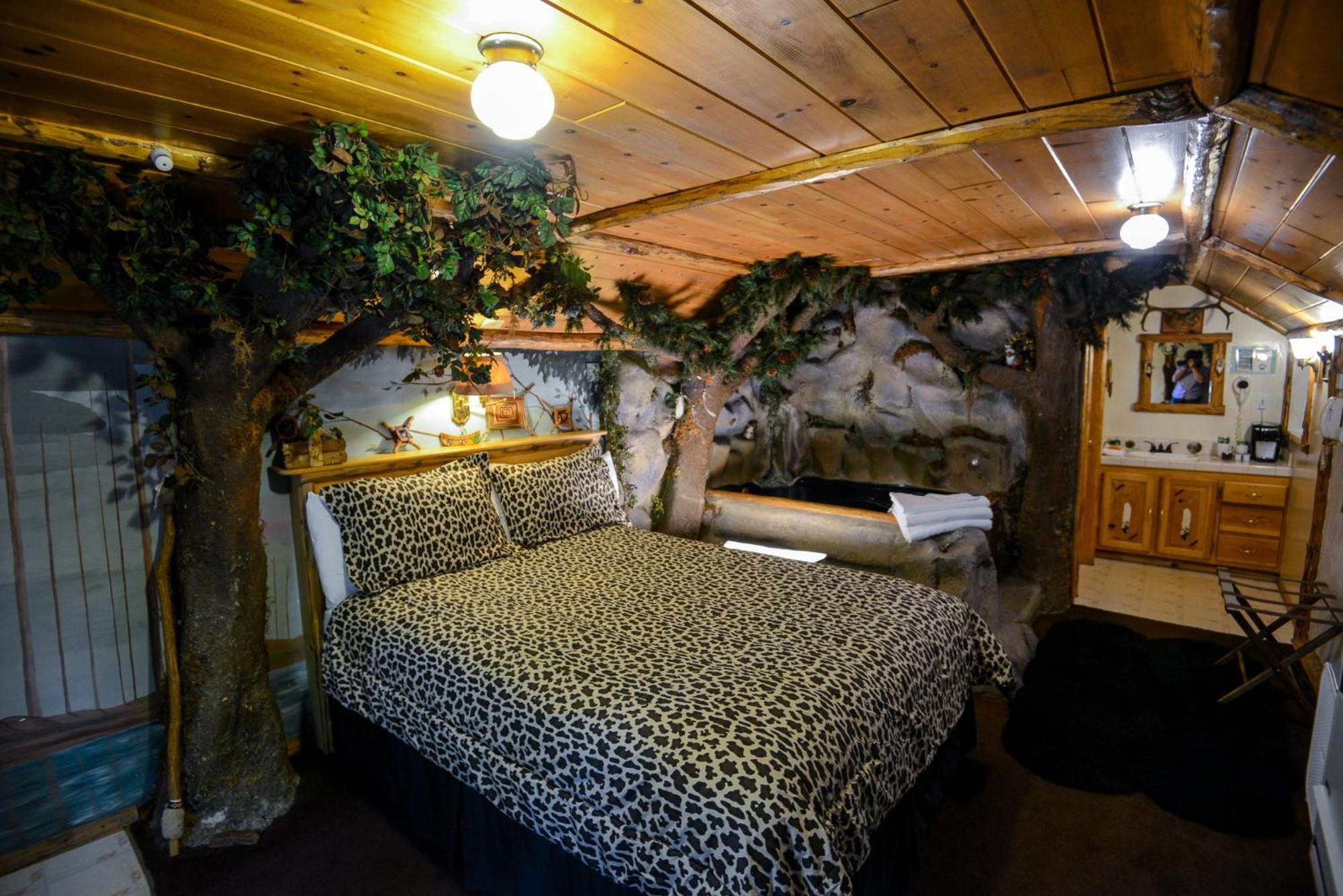 Castle Wood Theme Cottages- Couples Only Big Bear Lake Exterior photo