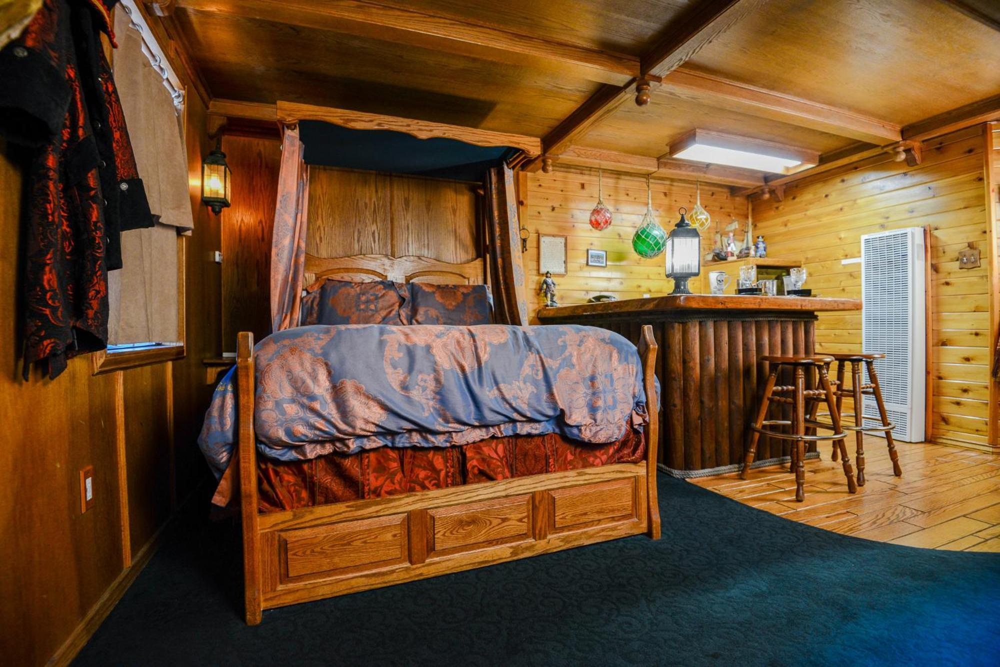 Castle Wood Theme Cottages- Couples Only Big Bear Lake Exterior photo