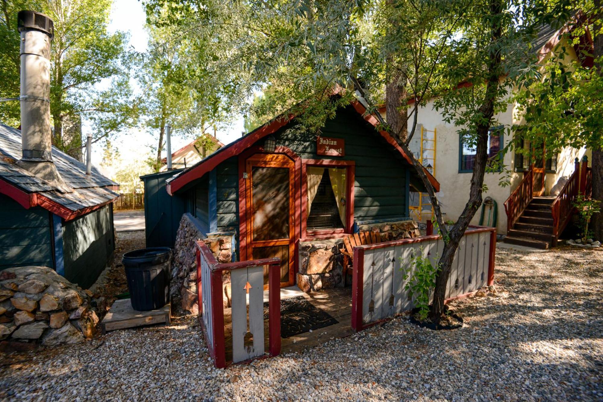 Castle Wood Theme Cottages- Couples Only Big Bear Lake Exterior photo