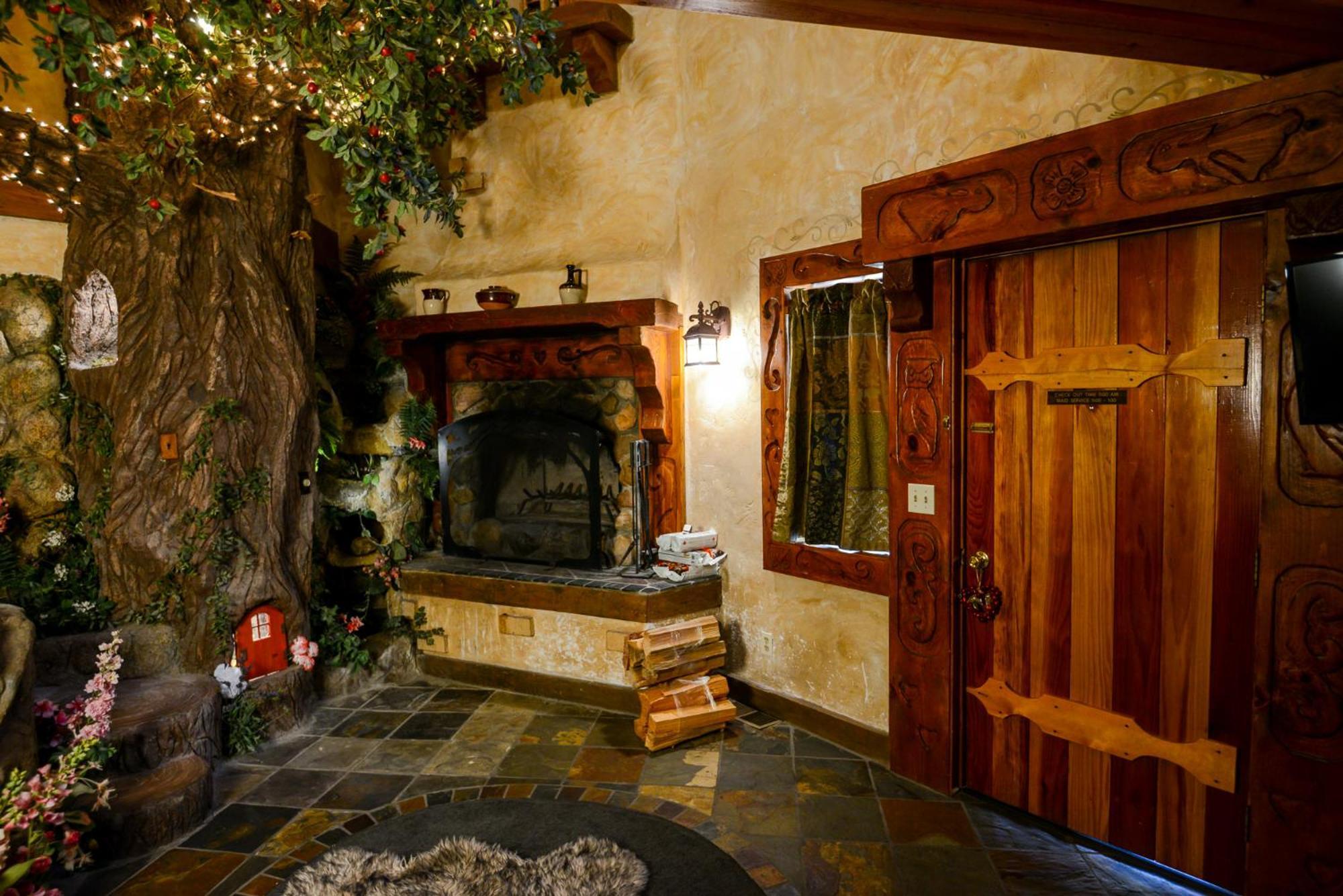 Castle Wood Theme Cottages- Couples Only Big Bear Lake Exterior photo