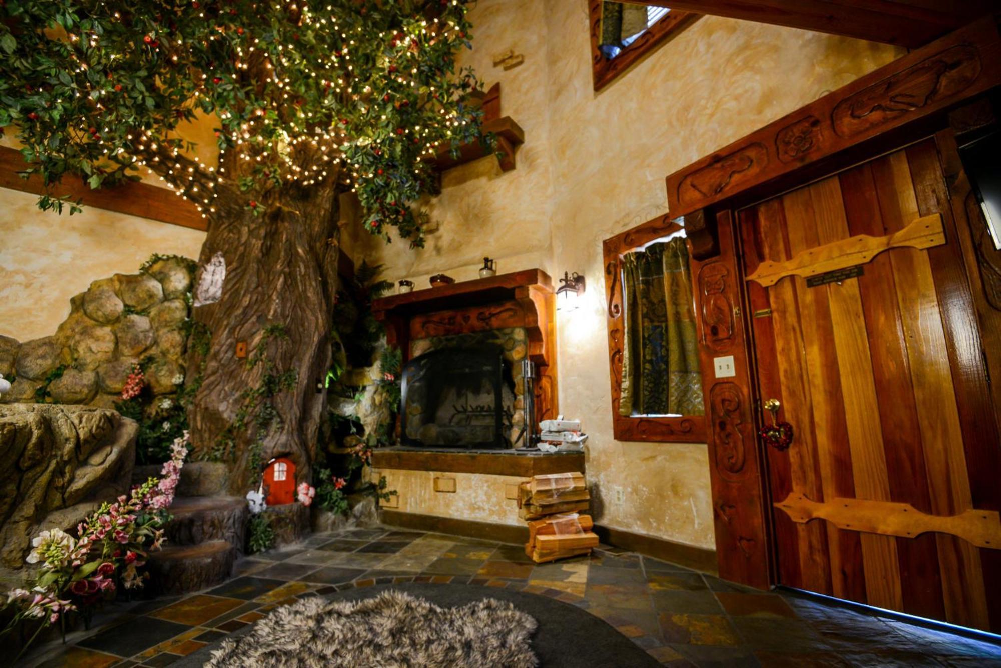 Castle Wood Theme Cottages- Couples Only Big Bear Lake Exterior photo