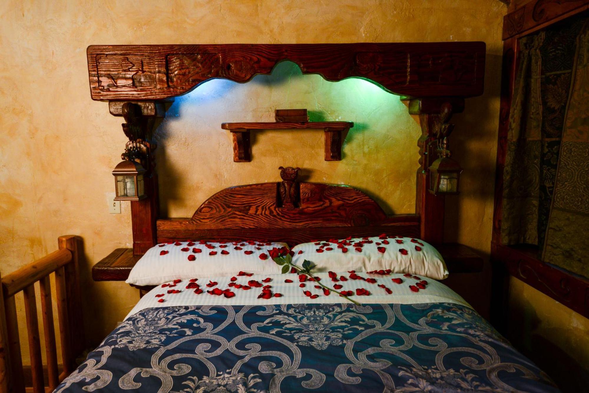 Castle Wood Theme Cottages- Couples Only Big Bear Lake Exterior photo