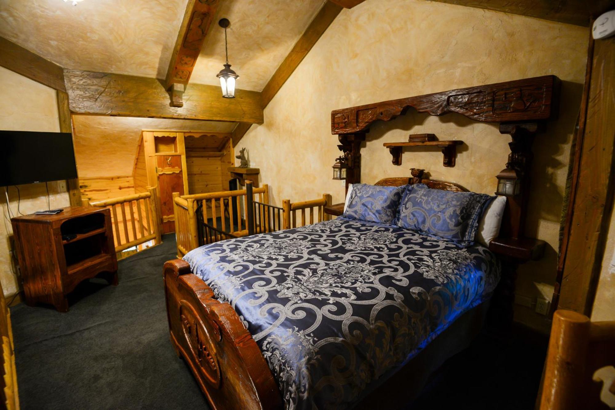 Castle Wood Theme Cottages- Couples Only Big Bear Lake Exterior photo