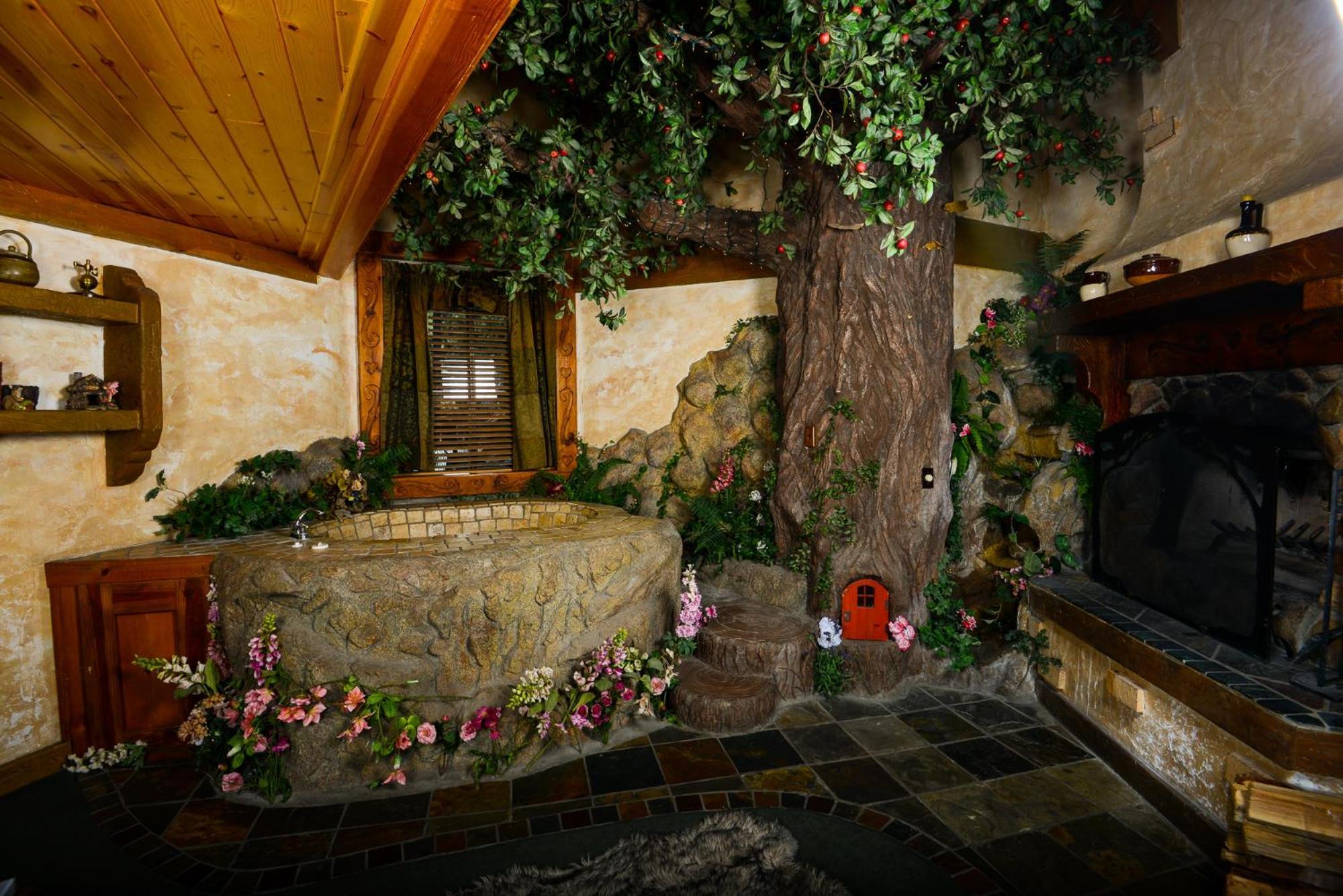 Castle Wood Theme Cottages- Couples Only Big Bear Lake Exterior photo