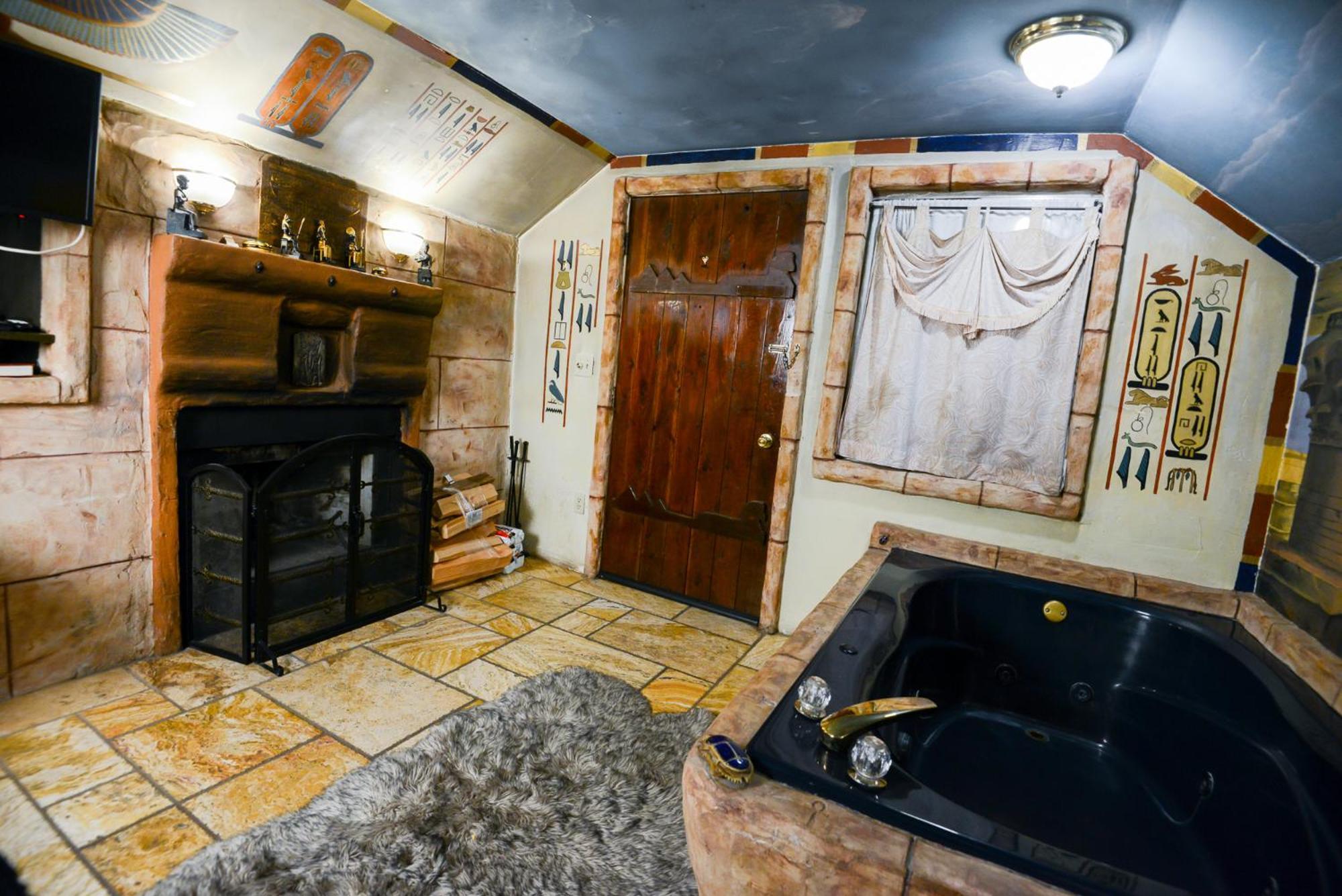 Castle Wood Theme Cottages- Couples Only Big Bear Lake Exterior photo