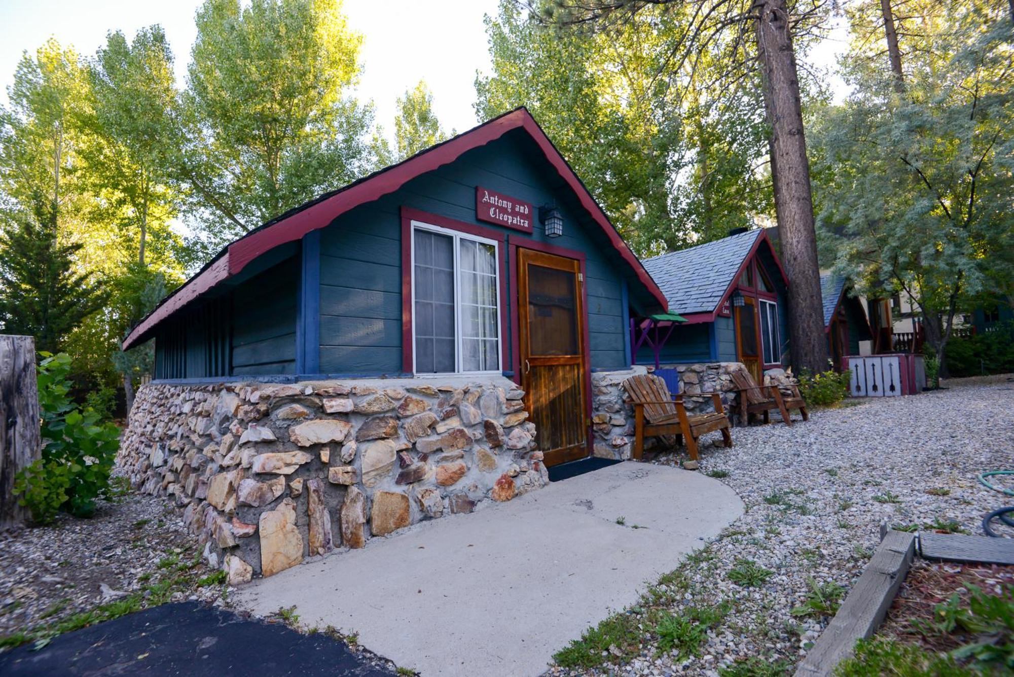 Castle Wood Theme Cottages- Couples Only Big Bear Lake Exterior photo